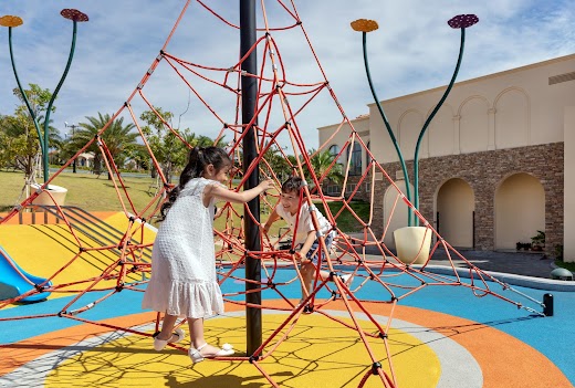 Centara Mirage Resort Mũi Né – Hola playground