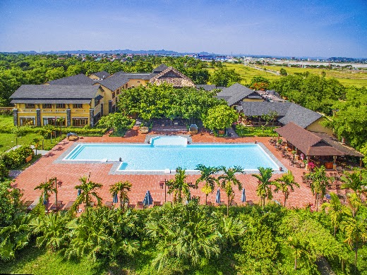 Emeralda Resort Ninh Bình – Hồ bơi ngoài trời