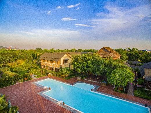 Emeralda Resort Ninh Bình – Hồ bơi ngoài trời