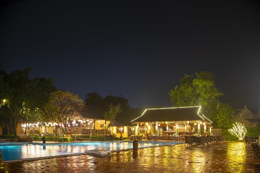 Emeralda Resort Ninh Bình – Quầy bar hồ bơi