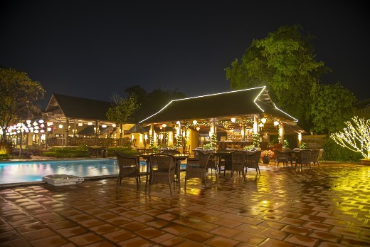 Emeralda Resort Ninh Bình – Quầy bar hồ bơi