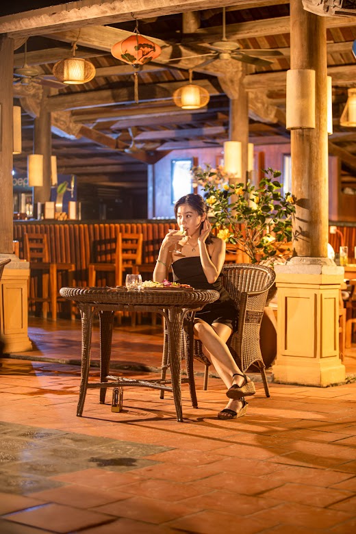 Emeralda Resort Ninh Bình – Quầy bar hồ bơi