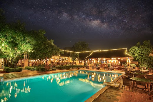 Emeralda Resort Ninh Bình – Quầy bar hồ bơi