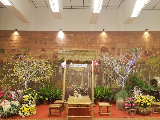 Emeralda Resort Ninh Bình – Sân cỏ – tiệc ngoài trời