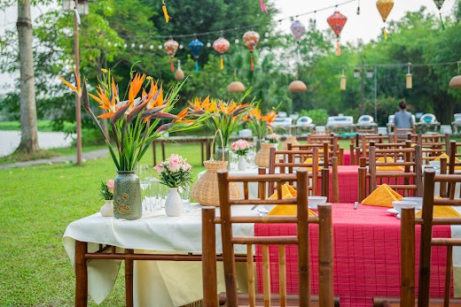 Emeralda Resort Ninh Bình – Sân cỏ – tiệc ngoài trời