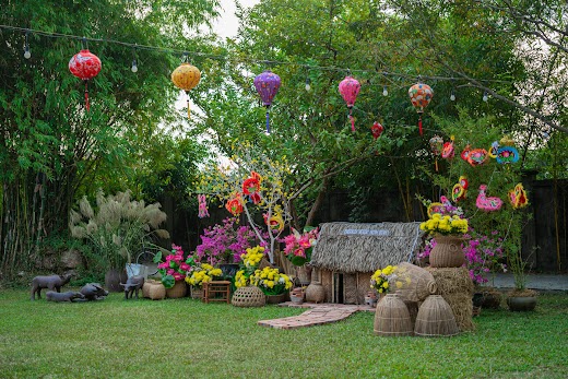 Emeralda Resort Ninh Bình – Sân cỏ – tiệc ngoài trời