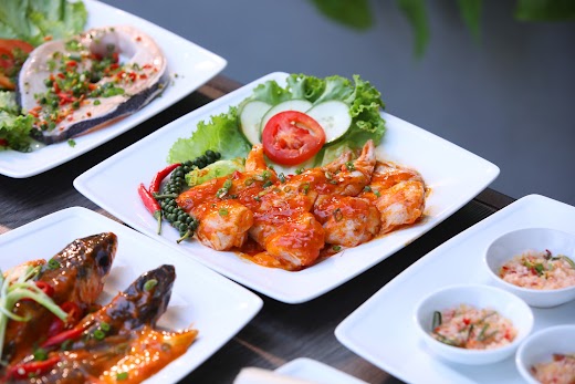 Emm Hotel Huế – Quán nướng đường phố