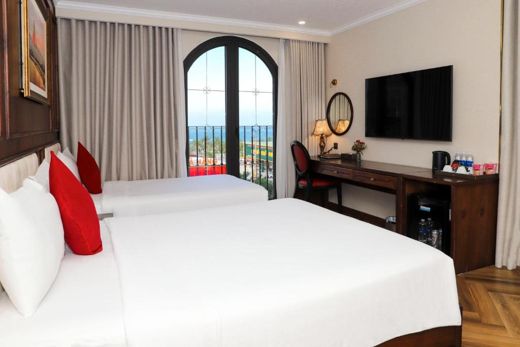Golden Lotus Luxury Hotel – Tổng quan