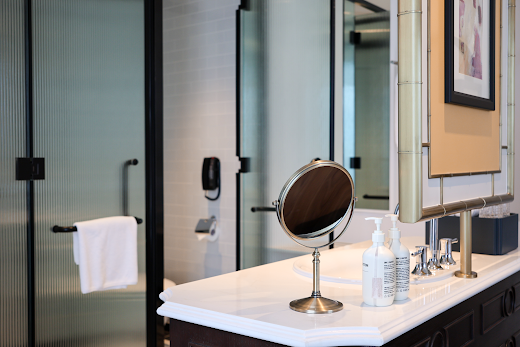 Grand Royal Riverside Hue – Fusion Collection – Phòng Deluxe