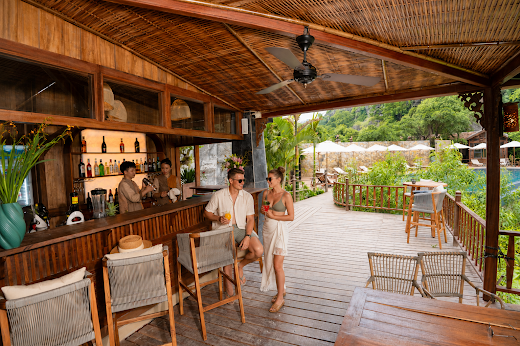 Karsia Retreat Ninh Binh – Quầy bar hồ bơi