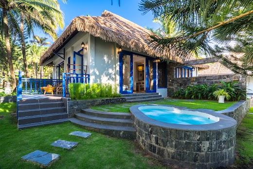 L'azure Resort & Spa – Bungalow with Jacuzzi