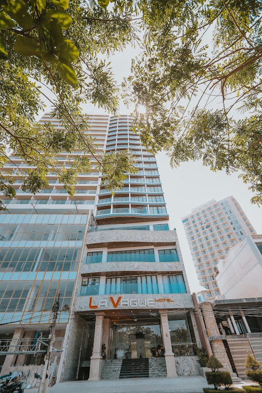 La Vague Hotel – OUTSIDE
