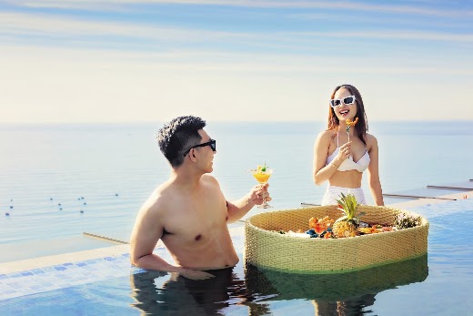 Maximilan Danang Beach – FLOATING TRAY