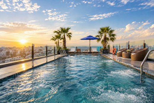 May De Ville Crown Hotel & Spa – Hồ bơi