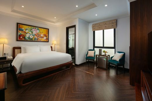 May De Ville Crown Hotel & Spa – Tổng quan