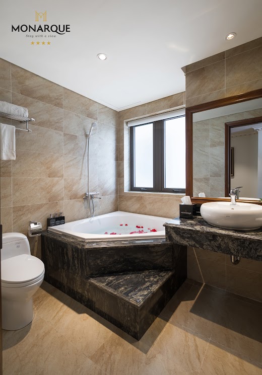 Monarque Hotel Danang – Tổng quan