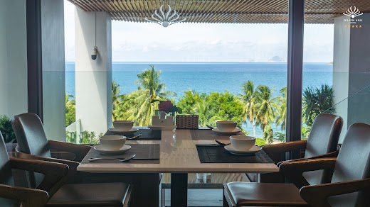 Queen Ann Nha Trang – Quầy bar hồ bơi