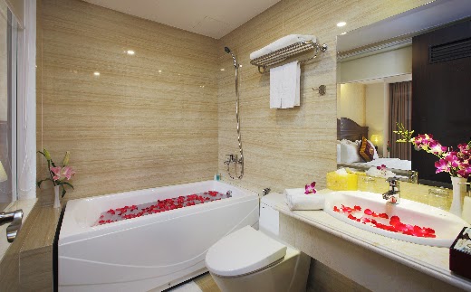 Regalia Hotel – EXECUTIVE DOUBLE/TWIN SEA VIEW BALCONY