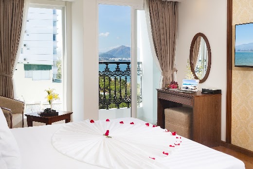 Regalia Hotel – Phòng Deluxe
