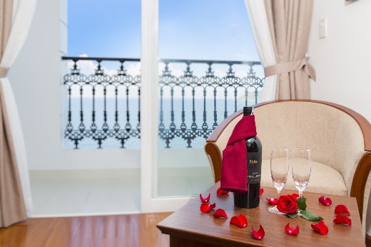 Regalia Hotel – EXECUTIVE DOUBLE/TWIN SEA VIEW BALCONY