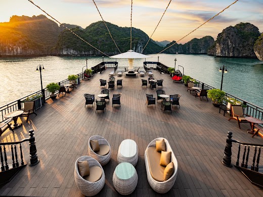Rita Cruise – . SUNDECK