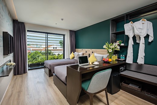 Satya Danang Hotel – . Premier Twin Balcony Church View