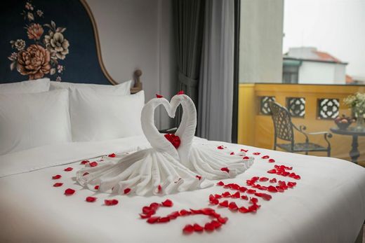 Solar Premium Hotel & Spa – Tổng quan