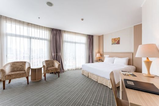 Super Candle Hotel – Tổng quan
