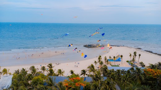 The Cliff Resort Mũi Né – Kite Flying