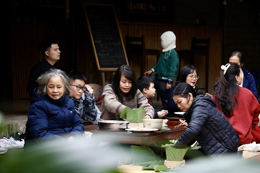 Tomodachi Retreat – Làng Mít – Gói bánh chưng, bánh tẻ