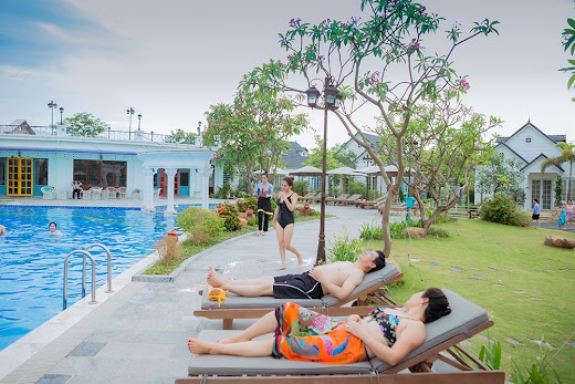 Vườn Vua Resort & Villas – Bể bơi Châu Âu