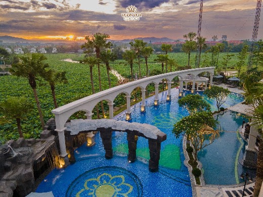 Vườn Vua Resort & Villas – Bể bơi Vô cực ( The Golden Palm)