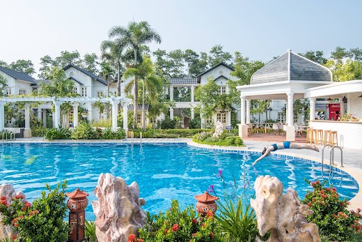 Vườn Vua Resort & Villas – Bể bơi Phố Tây