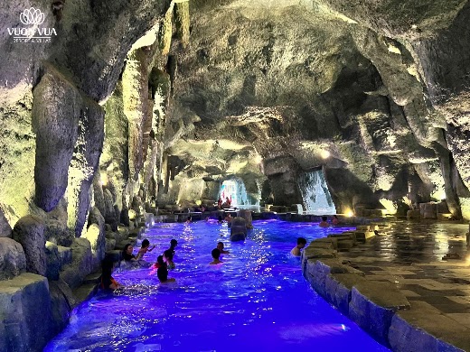 Vườn Vua Resort & Villas – Bể Onsen Núi đá