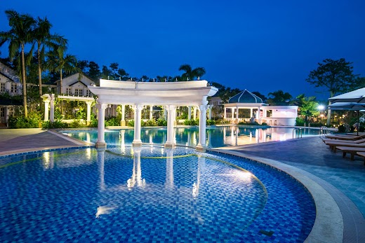 Vườn Vua Resort & Villas – Bể bơi Phố Tây