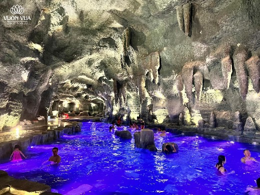 Vườn Vua Resort & Villas – Bể Onsen Núi đá